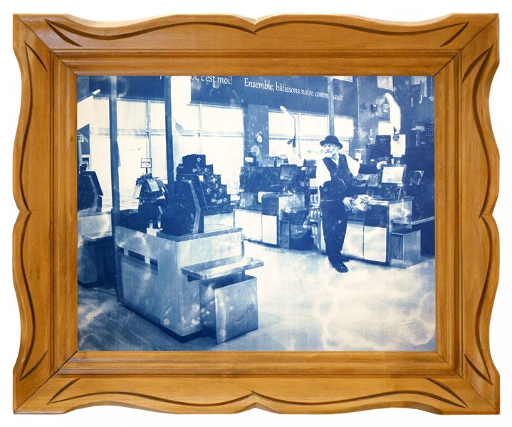 Exposition qui met en évidence les liens qui unissent l'artisan et l'artiste.