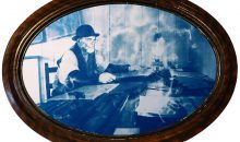 Exposition qui met en évidence les liens qui unissent l'artisan et l'artiste.