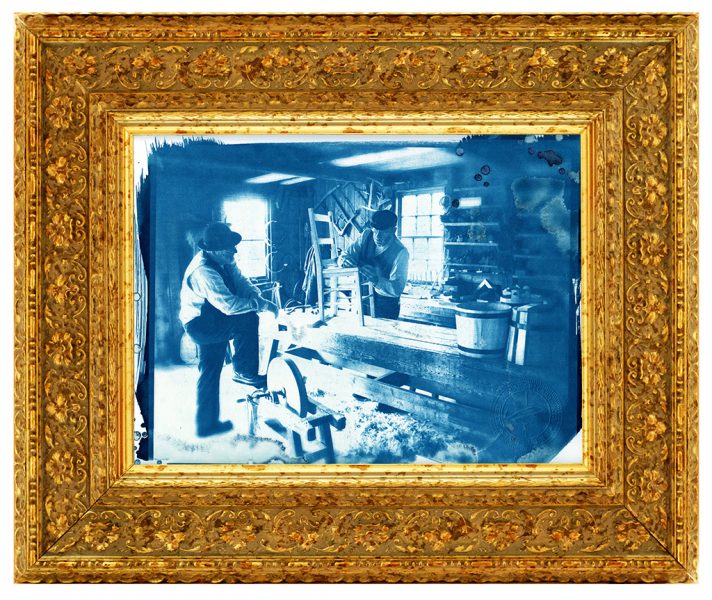 Exposition qui met en évidence les liens qui unissent l'artisan et l'artiste.