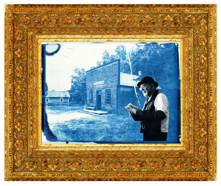 Exposition qui met en évidence les liens qui unissent l'artisan et l'artiste.