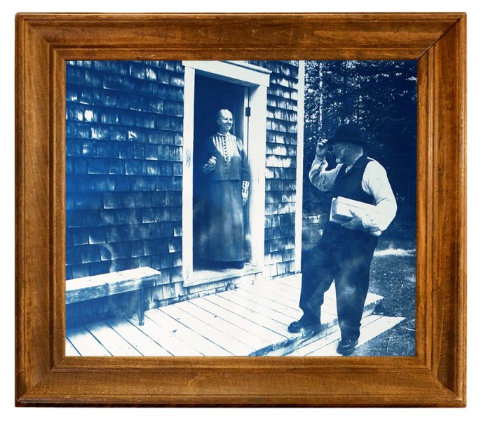 Exposition qui met en évidence les liens qui unissent l'artisan et l'artiste.