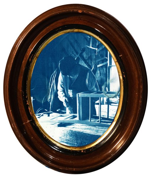 Exposition qui met en évidence les liens qui unissent l'artisan et l'artiste.