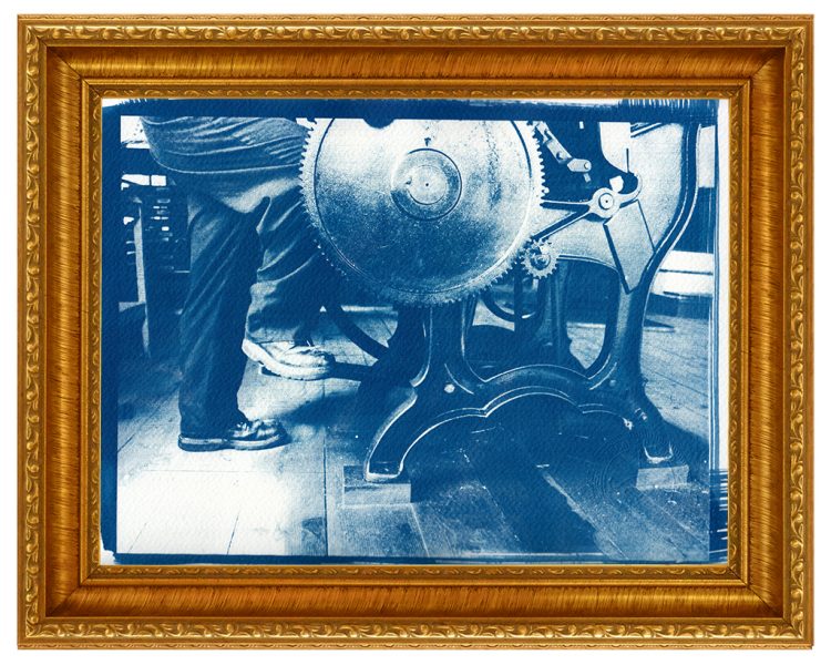 Exposition qui met en évidence les liens qui unissent l'artisan et l'artiste.