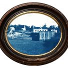 Exposition qui met en évidence les liens qui unissent l'artisan et l'artiste.