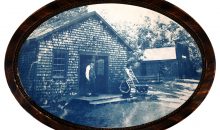 Exposition qui met en évidence les liens qui unissent l'artisan et l'artiste.